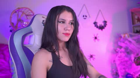 CLOE  online show from October 2025 10:54:02 PM