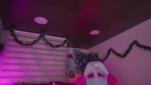 CLOE  online show from December 2025 10:58:01 PM