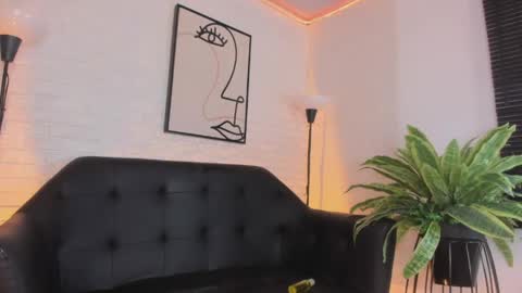 CHLOE online show from April 2026 01:41:01 PM