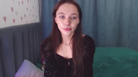 Chloe online show from November 2025 12:42:01 PM