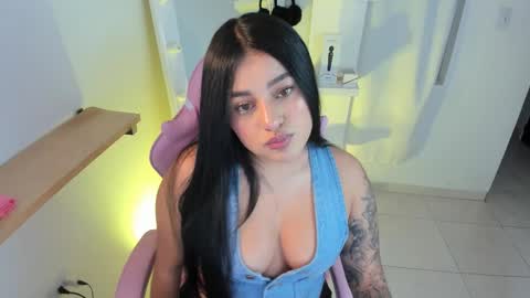 Snapshot of chloe_t2 chatting on October 2025 03:17:02 AM chloe_t2 online show from October 2025 03:17:02 AM