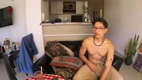 Chloe  Yan online show from November 2025 07:56:01 PM