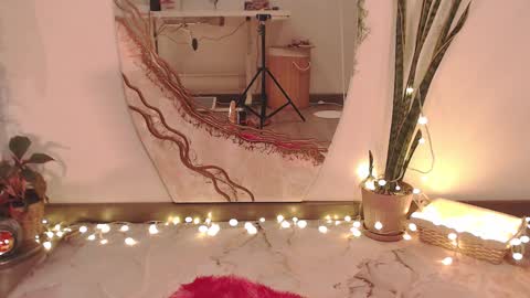 cloe online show from February 2025 08:18:01 PM