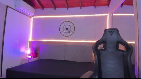 Chloee online show from November 2025 12:06:01 PM