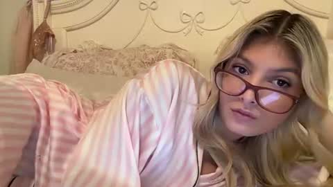 chloeesage online show from July 2026 10:12:01 PM
