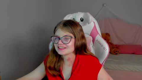 ChloeHalses online show from April 2026 07:07:01 PM