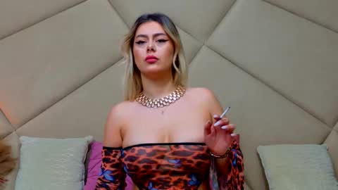 Chloe Vee online show from December 2025 05:48:02 AM