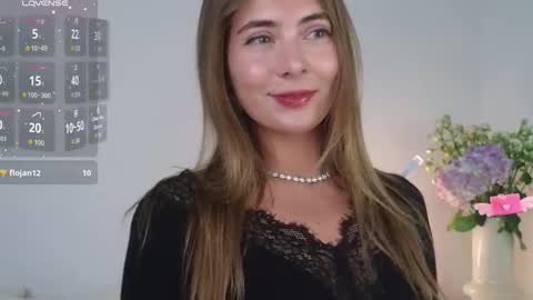 chloi_hes online show from October 2025 09:19:02 AM
