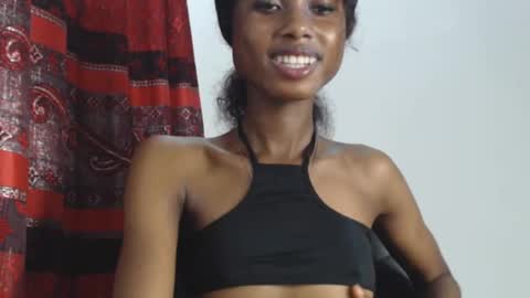 Snapshot of choco_petitqueen chatting on December 2024 10:57:01 AM choco_petitqueen online show from December 2024 10:57:01 AM