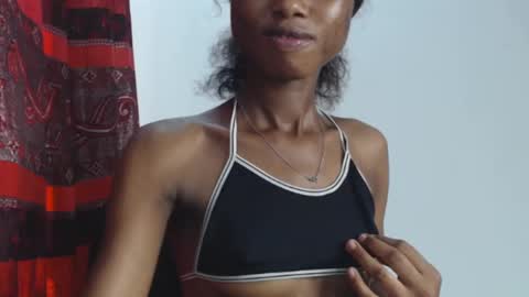 Snapshot of choco_petitqueen chatting on December 2024 01:07:02 PM choco_petitqueen online show from December 2024 01:07:02 PM