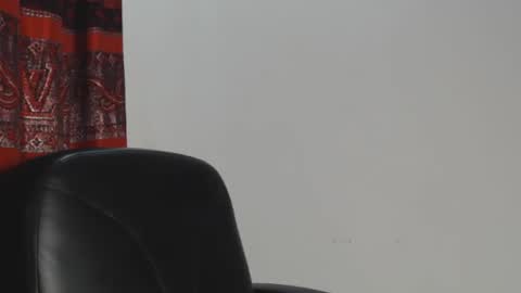 Snapshot of choco_petitqueen chatting on December 2024 05:52:01 PM choco_petitqueen online show from December 2024 05:52:01 PM