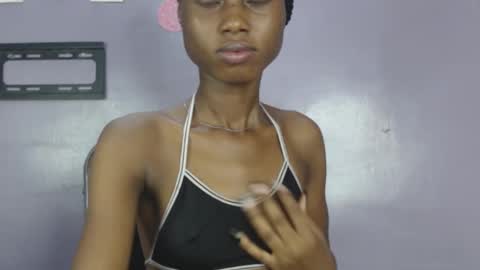 Snapshot of choco_petitqueen chatting on January 2025 06:02:02 AM choco_petitqueen online show from January 2025 06:02:02 AM