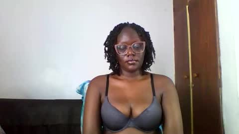 Snapshot of chocolate_enne_ chatting on November 2025 12:49:02 PM chocolate babes online show from November 2025 12:49:02 PM