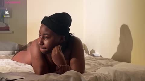 chocolatebunnycakez online show from December 2025 01:11:01 AM