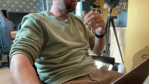 chris13abcd online show from March 2026 09:57:01 AM