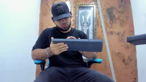 chris_evans00 online show from February 2026 11:37:02 AM