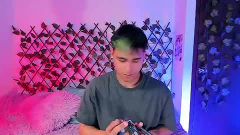 Snapshot of chriss_wg_ chatting on April 2026 12:30:02 AM Christian Wang online show from April 2026 12:30:02 AM