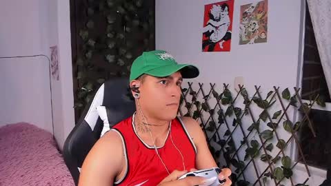 Snapshot of chriss_wg_ chatting on May 2026 11:32:01 PM Christian Wang online show from May 2026 11:32:01 PM