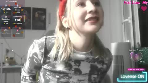 christinafiveplus online show from October 2025 05:33:01 PM