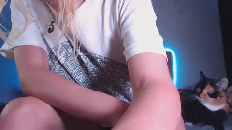 cicimom online show from December 2025 04:30:01 AM