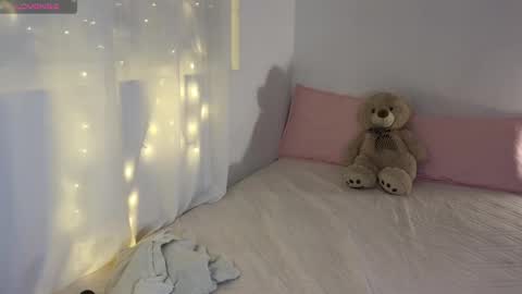 Mia online show from January 2025 04:37:01 AM