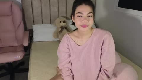 Snapshot of cielo_18d chatting on May 2026 05:14:01 AM Mia online show from May 2026 05:14:01 AM