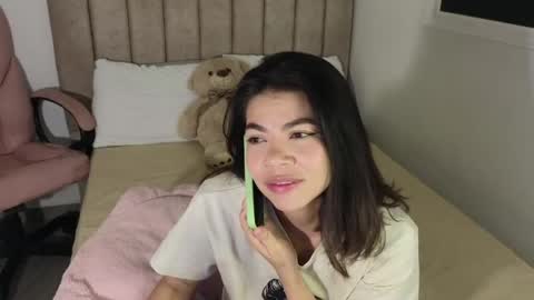 Snapshot of cielo_18d chatting on May 2026 04:52:01 AM Mia online show from May 2026 04:52:01 AM