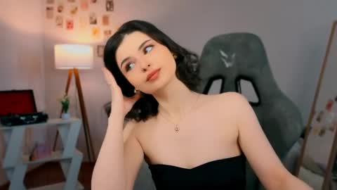 Snapshot of cindyclub_ chatting on May 2026 03:23:02 AM Rebbeka online show from May 2026 03:23:02 AM