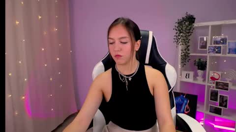 Cindy online show from October 2025 04:33:01 AM