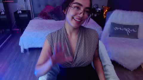 cinnamon_bite online show from December 2025 02:59:01 PM