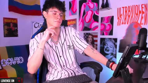 David     Independent Model online show from January 2025 02:01:01 AM