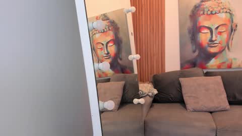 Cintia online show from November 2025 12:04:01 PM