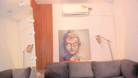 Cintia online show from November 2025 12:18:01 PM