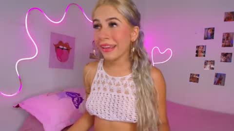 Snapshot of cinniaa_ chatting on May 2026 03:42:02 PM cinniaa online show from May 2026 03:42:02 PM