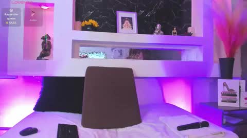 Cinthya  online show from March 2026 12:34:01 PM