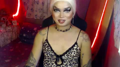 Snapshot of cj_parker69 chatting on April 2026 09:35:01 PM QUEEN CESS online show from April 2026 09:35:01 PM