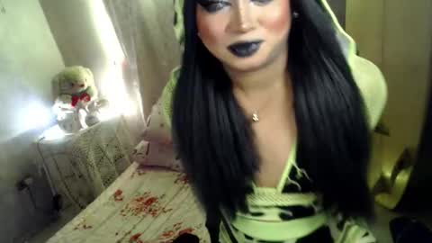 Snapshot of cj_parker69 chatting on May 2026 04:57:01 PM QUEEN CESS online show from May 2026 04:57:01 PM
