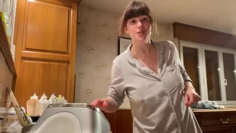 Claire Moulin online show from April 2026 08:35:02 PM