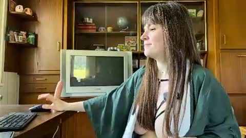 Snapshot of claire_moulin chatting on June 2026 08:39:01 AM Claire Moulin online show from June 2026 08:39:01 AM