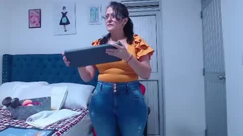 Snapshot of clayr_rosse chatting on June 2026 02:01:01 AM Clayr online show from June 2026 02:01:01 AM