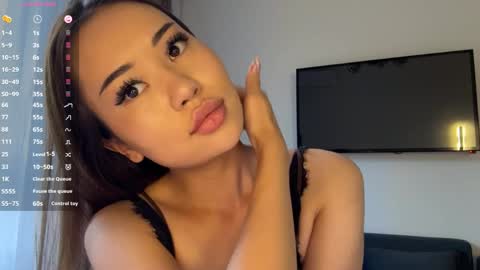 Lili online show from May 2026 01:19:01 PM