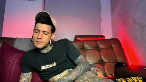 Snapshot of cleosexxx chatting on June 2026 05:49:02 AM cleo y maikol online show from June 2026 05:49:02 AM