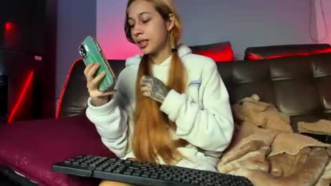 Snapshot of cleosexxx chatting on June 2026 03:19:02 AM cleo y maikol online show from June 2026 03:19:02 AM