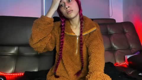 Snapshot of cleosexxx chatting on June 2026 01:02:02 PM cleo y maikol online show from June 2026 01:02:02 PM