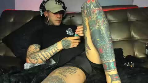 Snapshot of cleosexxx chatting on June 2026 07:12:02 AM cleo y maikol online show from June 2026 07:12:02 AM