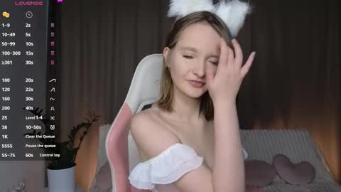 Alexis online show from September 2025 08:24:01 PM
