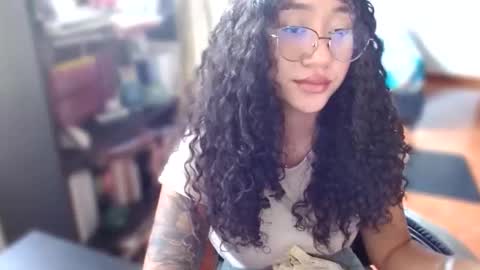Snapshot of clitia_xx chatting on May 2026 08:28:01 PM Clitia online show from May 2026 08:28:01 PM