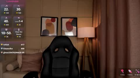 Cloe  online show from March 2026 02:06:02 AM