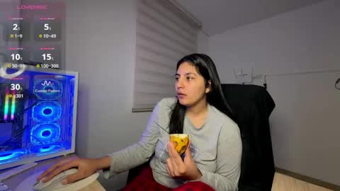 cloe small online show from April 2026 04:26:02 AM