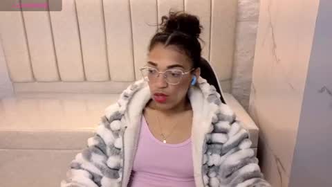 cloee online show from October 2025 02:55:01 AM